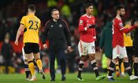 Rashford plays down talk of dressing room rift 