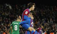 Soccer PIX: Barca thump Osasuna; PSG extend lead