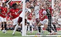 PIX: Arsenal Edge Man United; Chelsea held