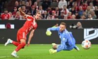 Kane hits hat-trick in season opener; PSG win