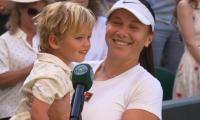 Aunt Amanda's victory lap with nephew steals the show