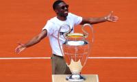 What just happened at Roland Garros centre court?
