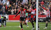 EPL PIX; Man United lose; Chelsea close in on CL spot