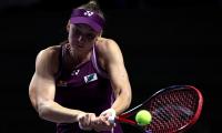 WTA Finals: Rybakina outplays Swiatek to reach semis