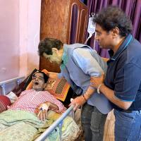 Jeetendra and Johny Lever visited Jr Mehmood earlier this week