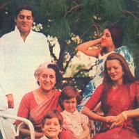 Indira Gandhi with Rajiv, Sonia, Maneka, and the kids, Priyanka and Rahul