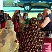 PM meets self-help groups in Kutch