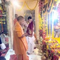 UP CM offers prayers before the idol this morning