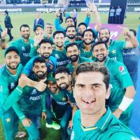 The Pak cricket team post a celebratory selfie