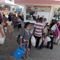 Sri Lankas wait to buy kerosene
