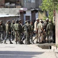 Army men conduct search ops in Kashmir. File pic