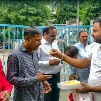 A man offers sweets to convicts in the Bilkis Bano case
