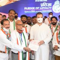 Rahul Gandhi with candidates in Goa