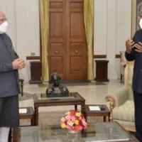 Modi briefing the President on his security breach