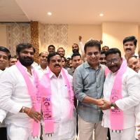 Goud and Dasoju joined TRS in the presence of state minister KT Rama Rao/TRS Party/Twitter