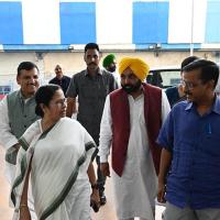 The Delhi CM met Mamata Banerjee in Kolkata as well