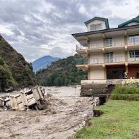 A house flows by in Kullu