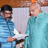 Hemant Soren hands in his resignation to the governor
