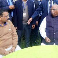Congress president Mallikarjun Kharge and Delhi CM Arvind Kejriwal/File Image/ANI Photo