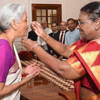 The President offered 'dahi-chini' to Sitharaman before the presentation