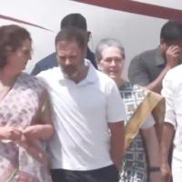 The Gandhis arrive at Fursatganj airport to file Rahul's nomination