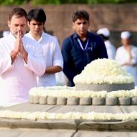 Rahul Gandhi pays homage to his father Rajiv Gandhi's samadhi today