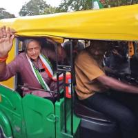 Shashi Tharoor takes a auto ride in Thiruvananthapuram