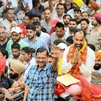 Delhi Chief Minister holds a road show in Jalandhar