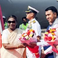 President Droupadi Murmu being received by Goa CM Pramod Sawant on her arrival at Dabolim airport, in Goa/ANI Photo