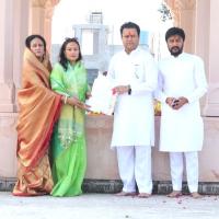 Amit Deshmukh with his brother Dhiraj, wife, and mother. File pic