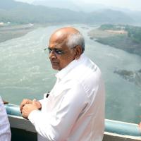 Gujarat CM Bhupendra Patel offers prayers to the overflowing Narmada River, at Sardar Sarovar dam site/ANI Photo