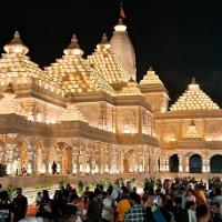 Devotees visit Ayodhya Ram temple themed Durga Puja pandal at Old Vidhan Sabha Dhurwa ahead of Durga Puja festival, in Ranchi on Sunday./ANI Photo