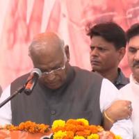 Congress chief Mallikarjun Kharge addressing people amid ill-health in Kathua/ANI on X