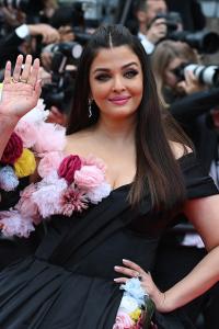 Cannes: Aishwarya's BEST Look? VOTE!
