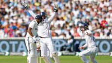 Sachin, netizens applaud team after Lord's heartbreak