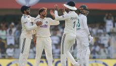 Kuldeep picks key wickets to restrict South Africa