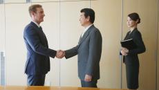 Build Your Charisma: 6 Tips On Shaking Hands