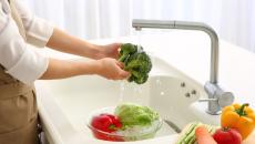 6 Tips To Squeaky-Clean, Pesticide-Free Fruits/Veggies