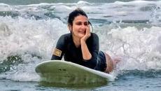 Fatima Gives You A Surfing Lesson