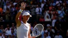 Sizzling Swiatek storms into maiden Wimbledon final