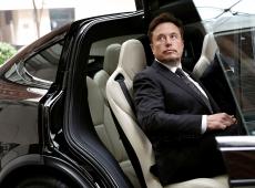 Tesla Cuts US EV...