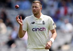 England's Robinson fit to join squad for Ireland Test
