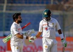How Pakistan escaped to draw in Karachi 