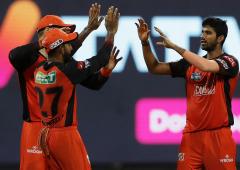 SRH hold nerve while MI's bowling experiment tanks