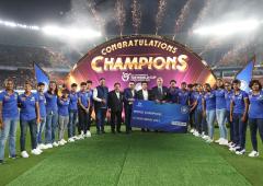 PIX: Tendulkar felicitates the World Champions!