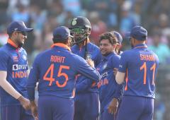 Shoaib takes dig at Indian team as mind games begin