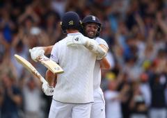 Ashes PIX! England bounce back with pulsating win