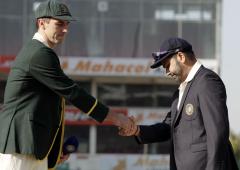 'Aussies favourites on paper but India have the edge'