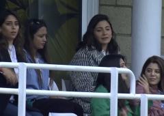 Anushka, Ritika Create Buzz At The Oval