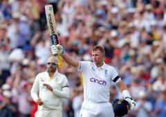 Ashes PICS: Root ton puts England in command on Day 1